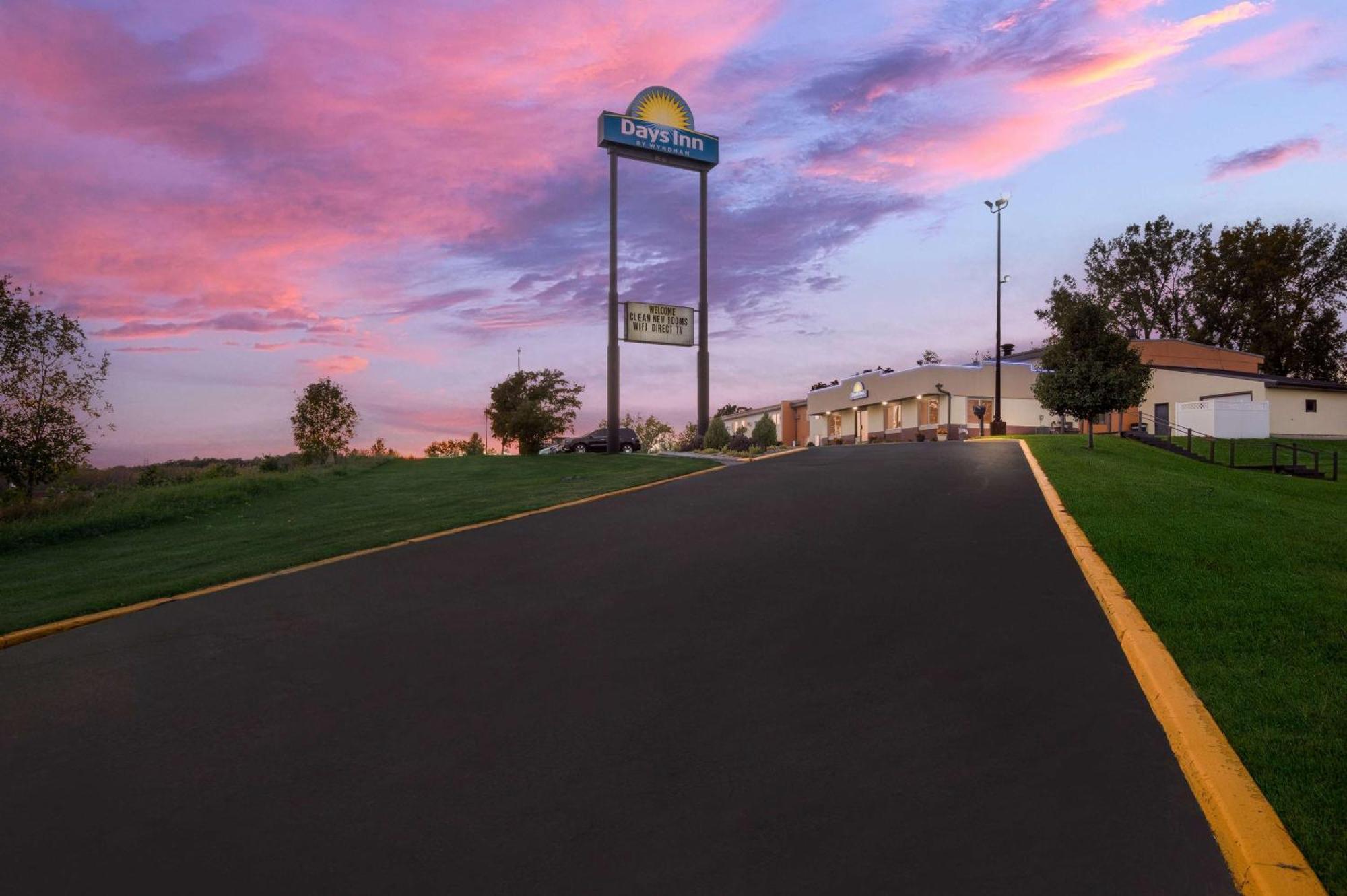 Days Inn By Wyndham Newton Exterior foto