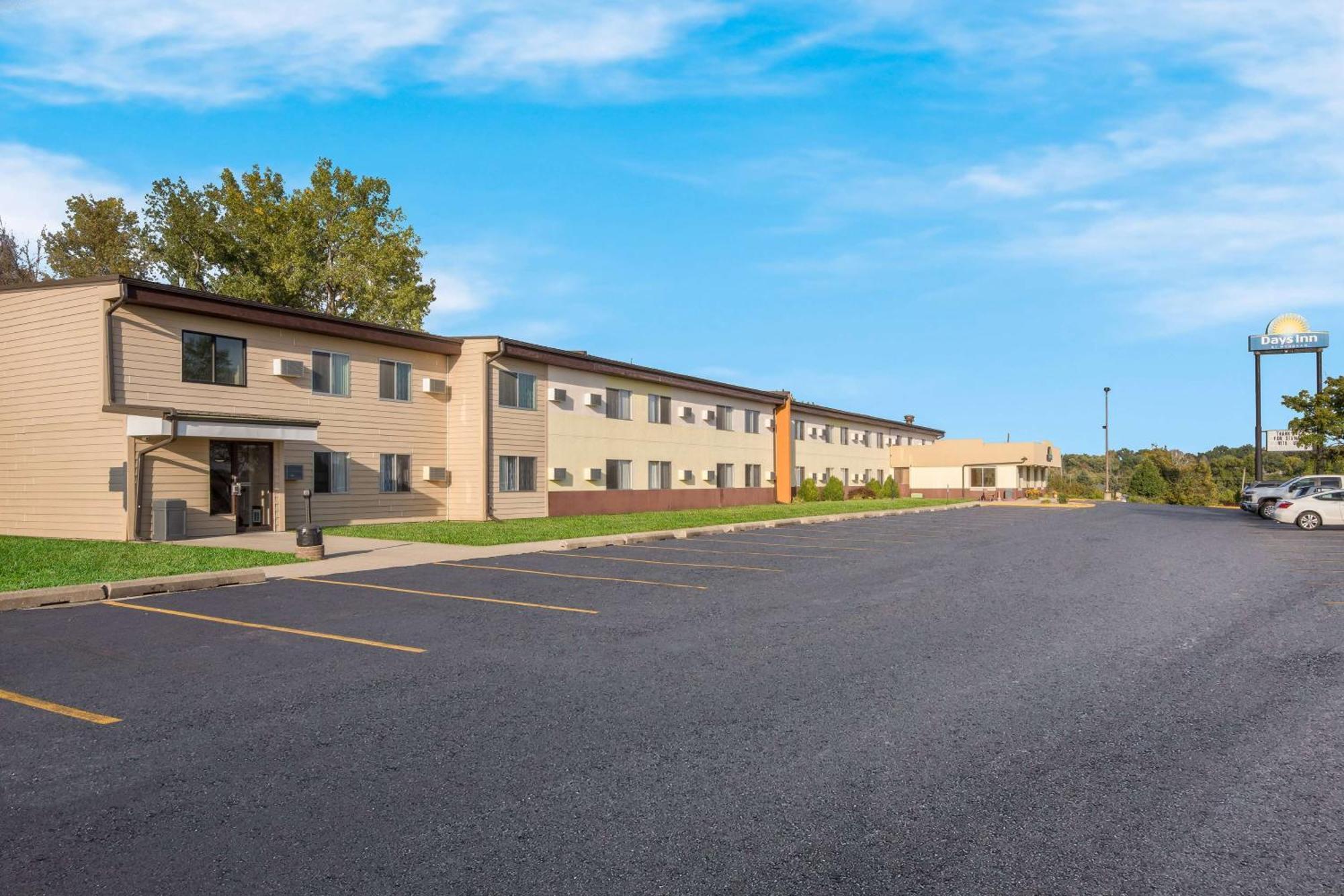Days Inn By Wyndham Newton Exterior foto